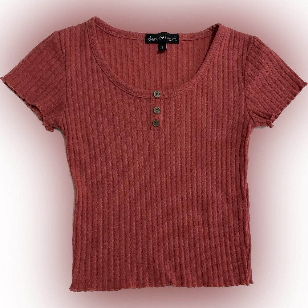 Derek Heart Cropped Knit Short Sleeve Shirt